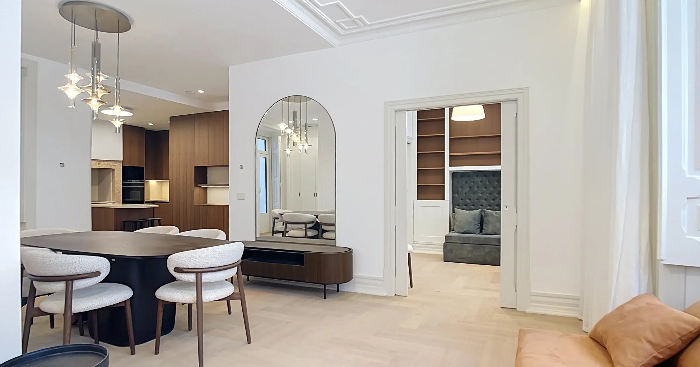 Open-plan dining area of a 3-bedroom apartment in Almirante Tridente, Lisbon, looking through to the kitchen and study