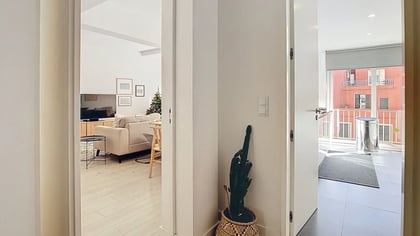 Zona de circulação entre a sala e a varanda em apartamento T3 nas Amoreiras