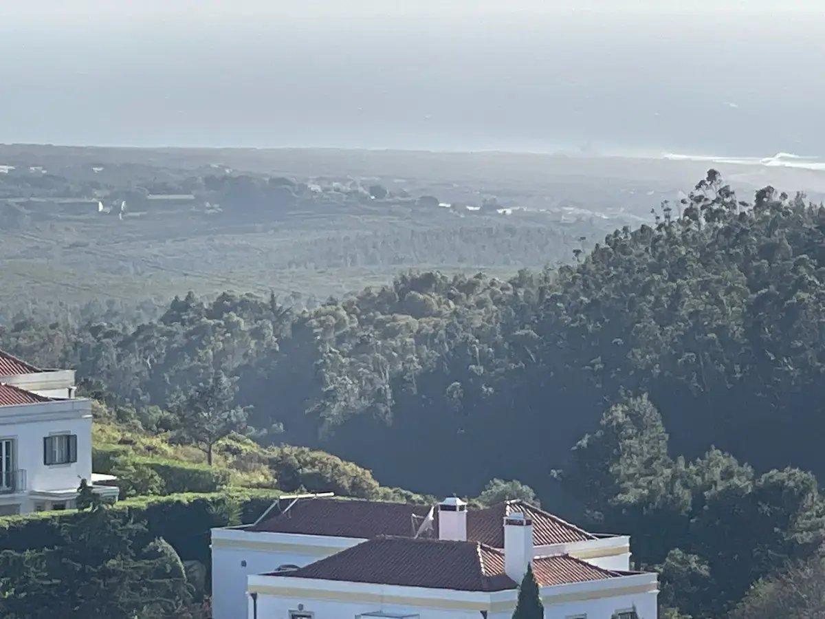 Vista aberta sobre a paisagem da Malveira da Serra, perto de Cascais